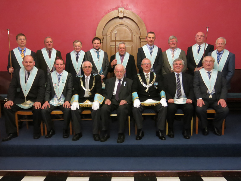RWBro Hadden, with distinguished guests and Officers of 334